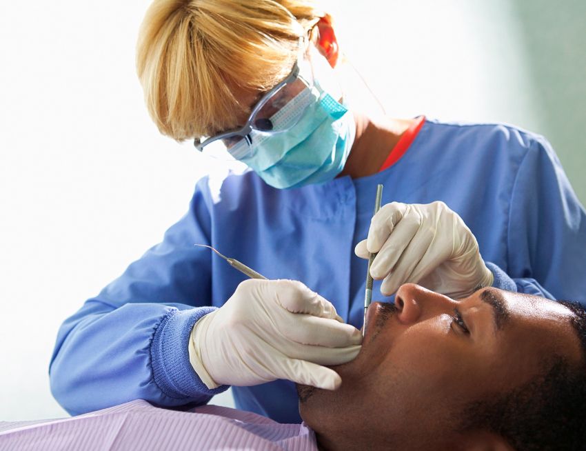 Budapest dentist with patient from Canada