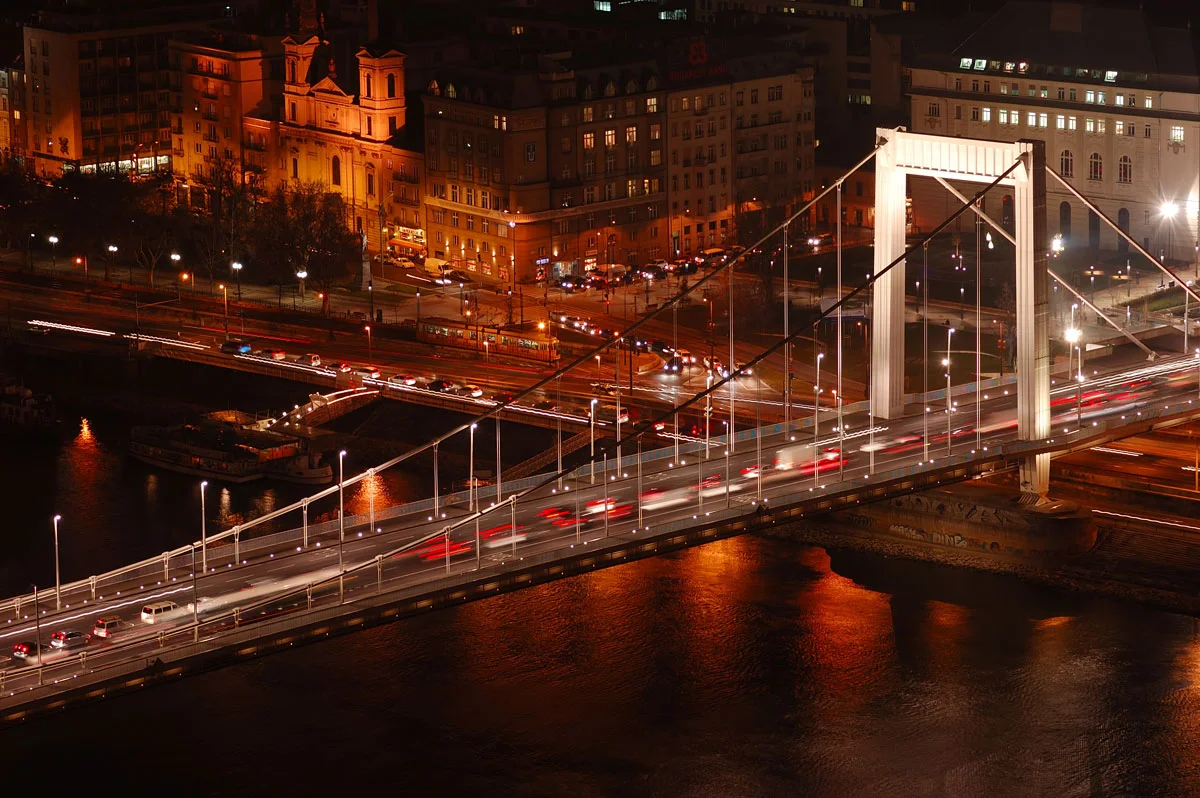 Why do Irishmen come to Hungary for dental treatment?